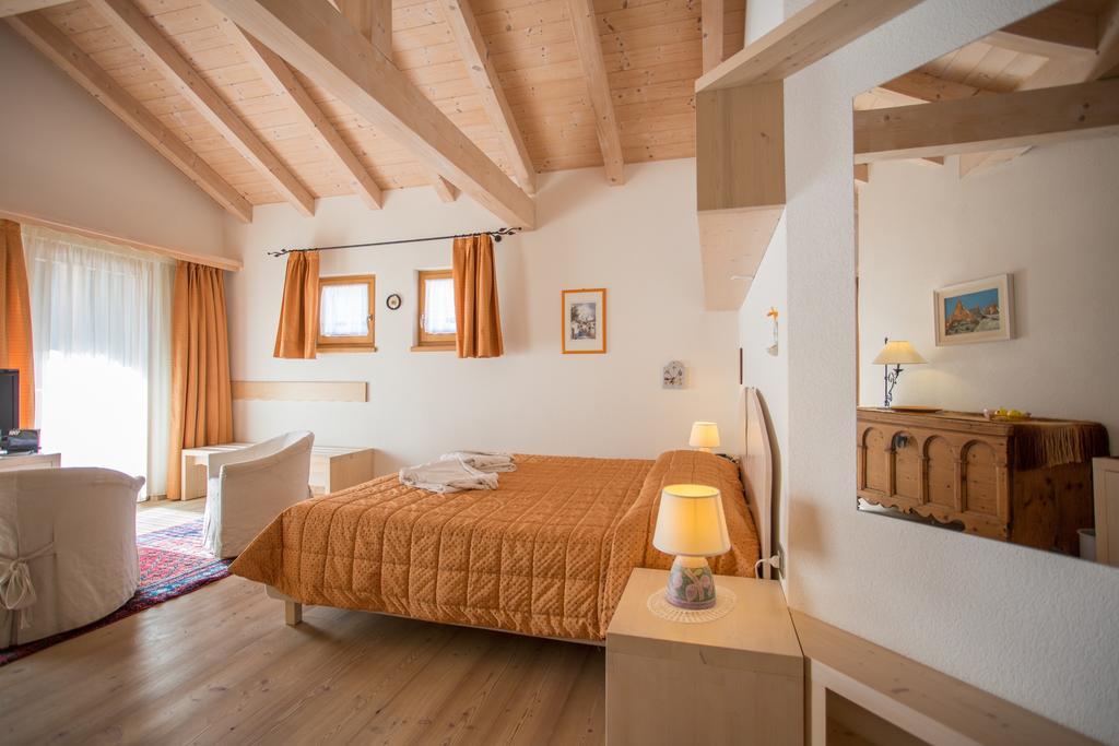 Castelir Suite Hotel Panchia Cameră foto