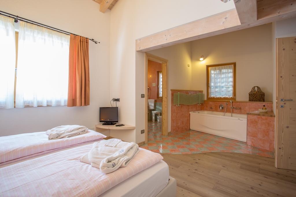 Castelir Suite Hotel Panchia Cameră foto